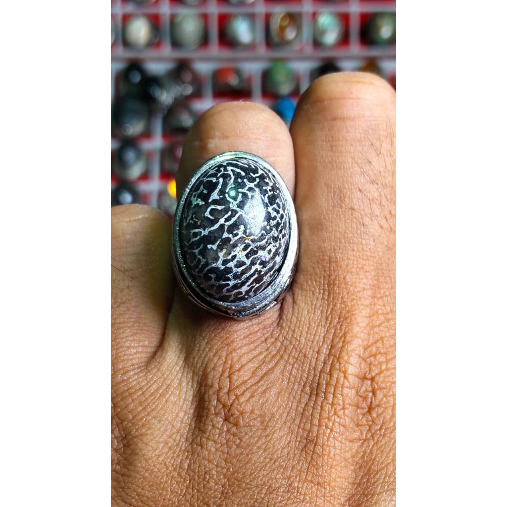 Cincin pria batu anti wisa ( penhisap racun )