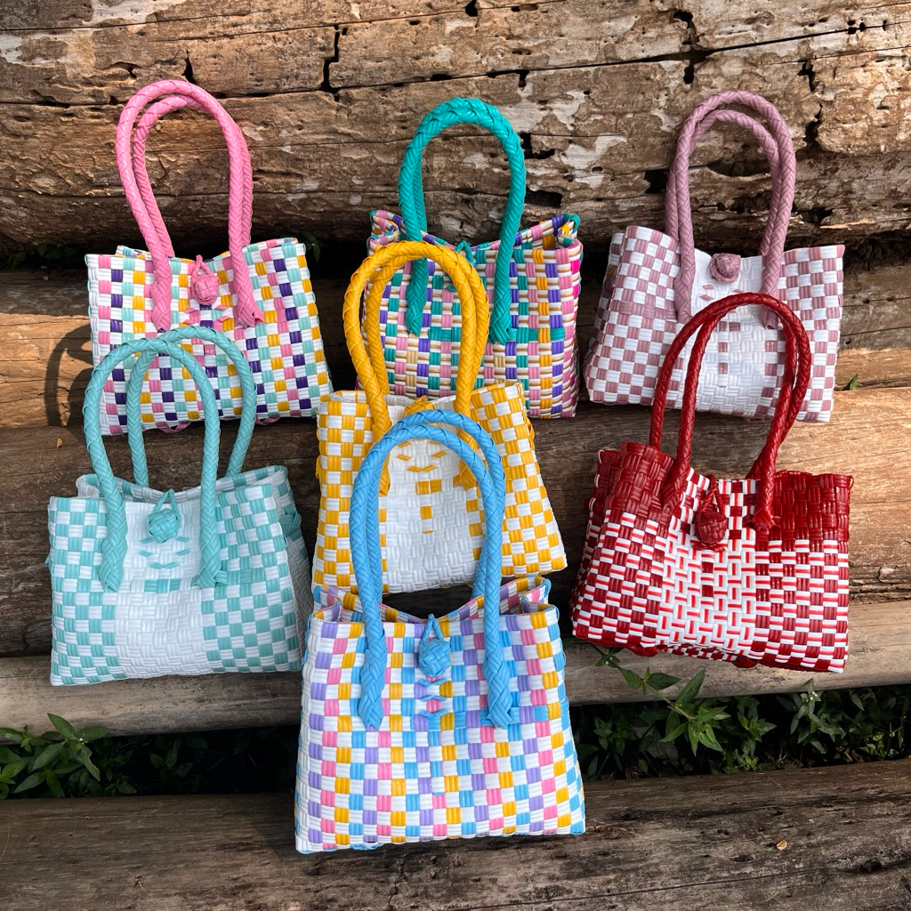 

Tas Anyaman Jali Mini Ukuran 20x10 Muat 1-2kg Tas Souvenir Tas Bekal