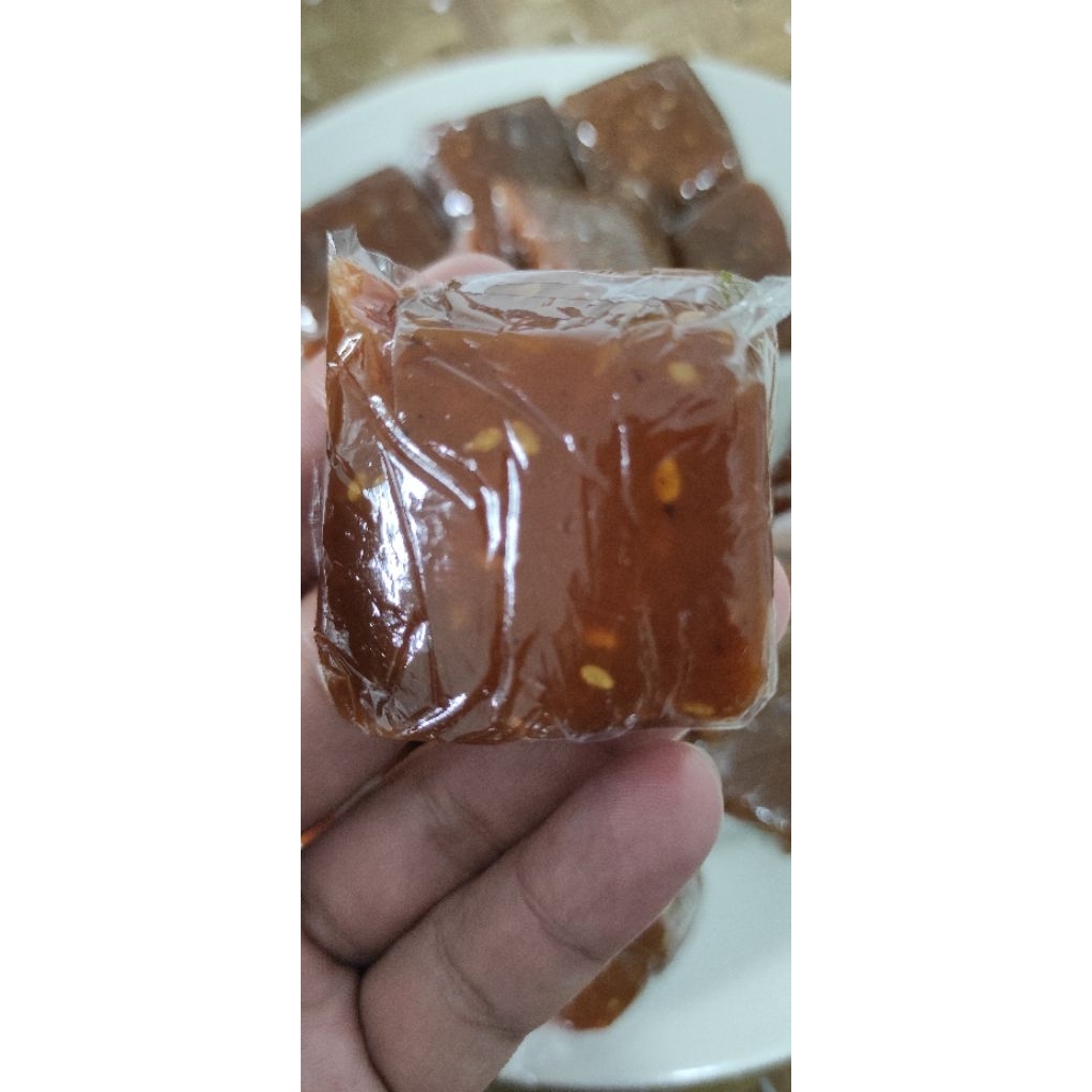 

DODOL WIJEN/ BUNGKUS KECIL KOTAK / BERAT 500 gram/ DENGAN GULA KELAPA ASLI DAN MENGGUNAKAN KELAPA PILIHAN