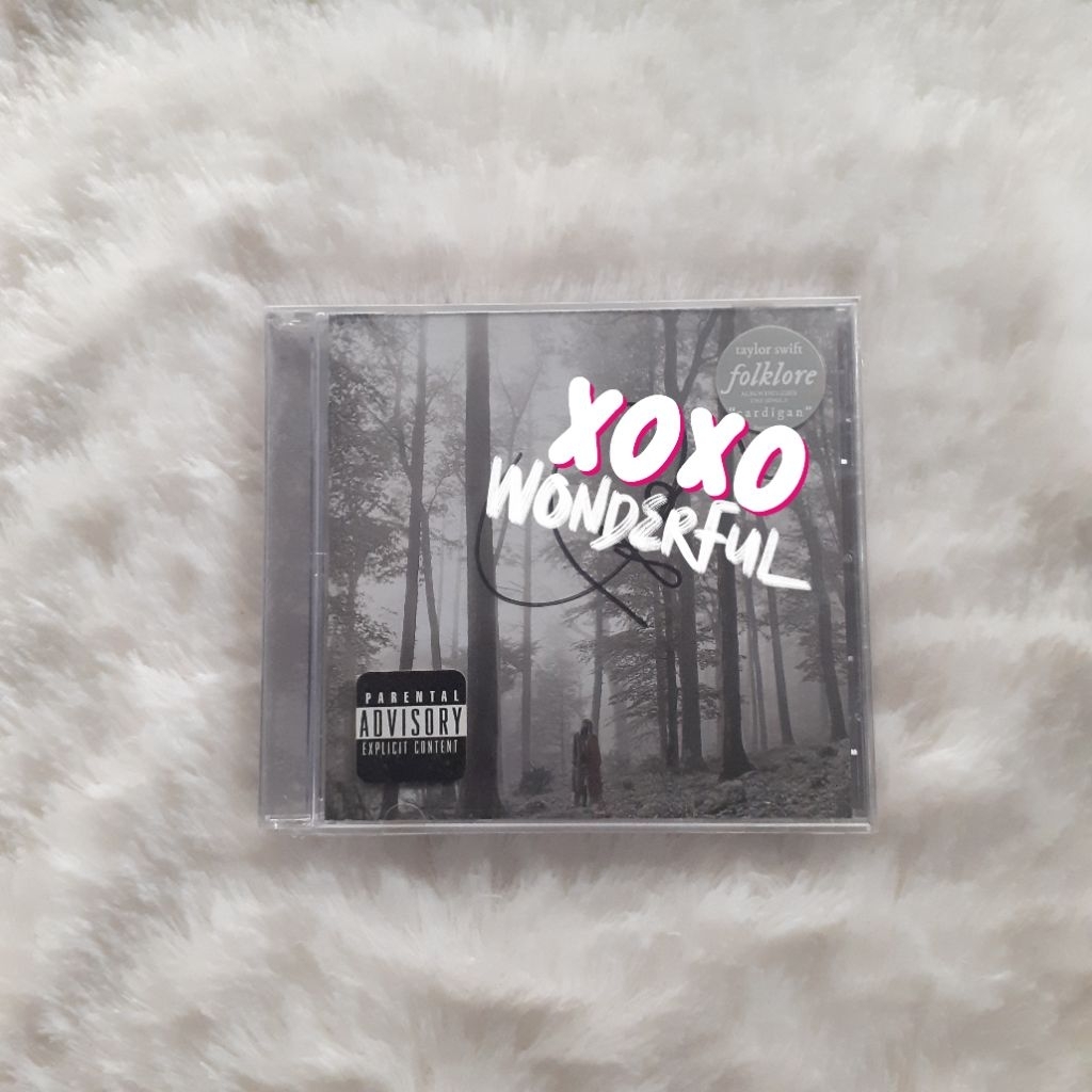 TAYLOR SWIFT FOLKLORE SIGNED CD ALBUM