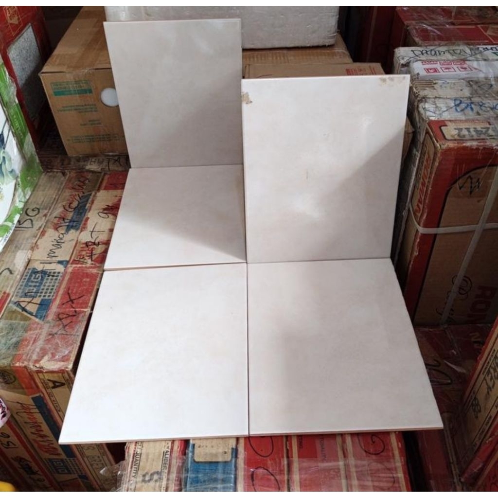 keramik dinding mulia accura revania beige 20*25
