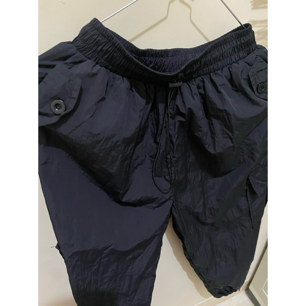 Preloved celana cargo parasut sz M