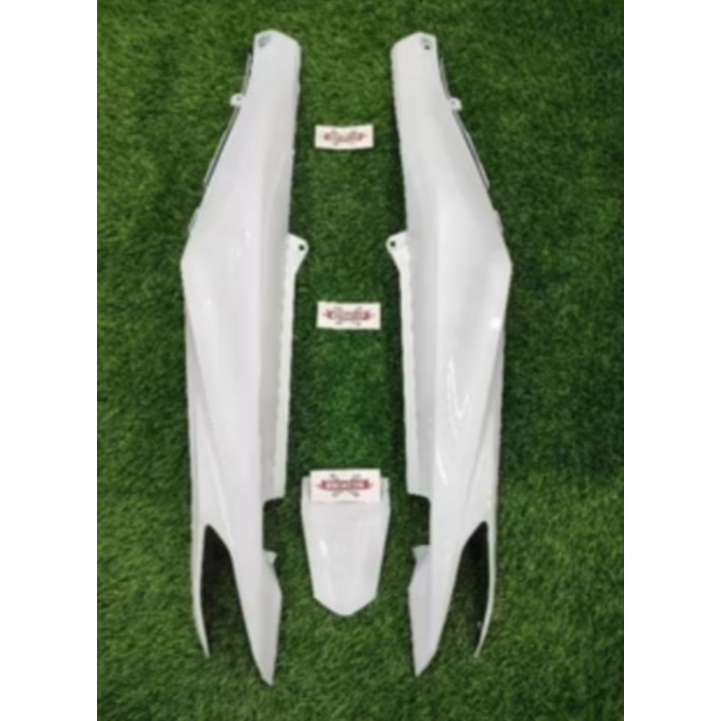Cover body belakang motor Yamaha Jupiter Z robot tahun 2010 Warna PUTIH