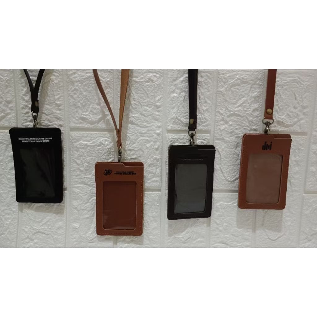 

nametag name tag id card kulit sintetis custom dengan embos logo perusahaan