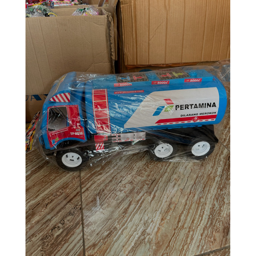 Mobil Tangki Pertamina Besar Tp 2016