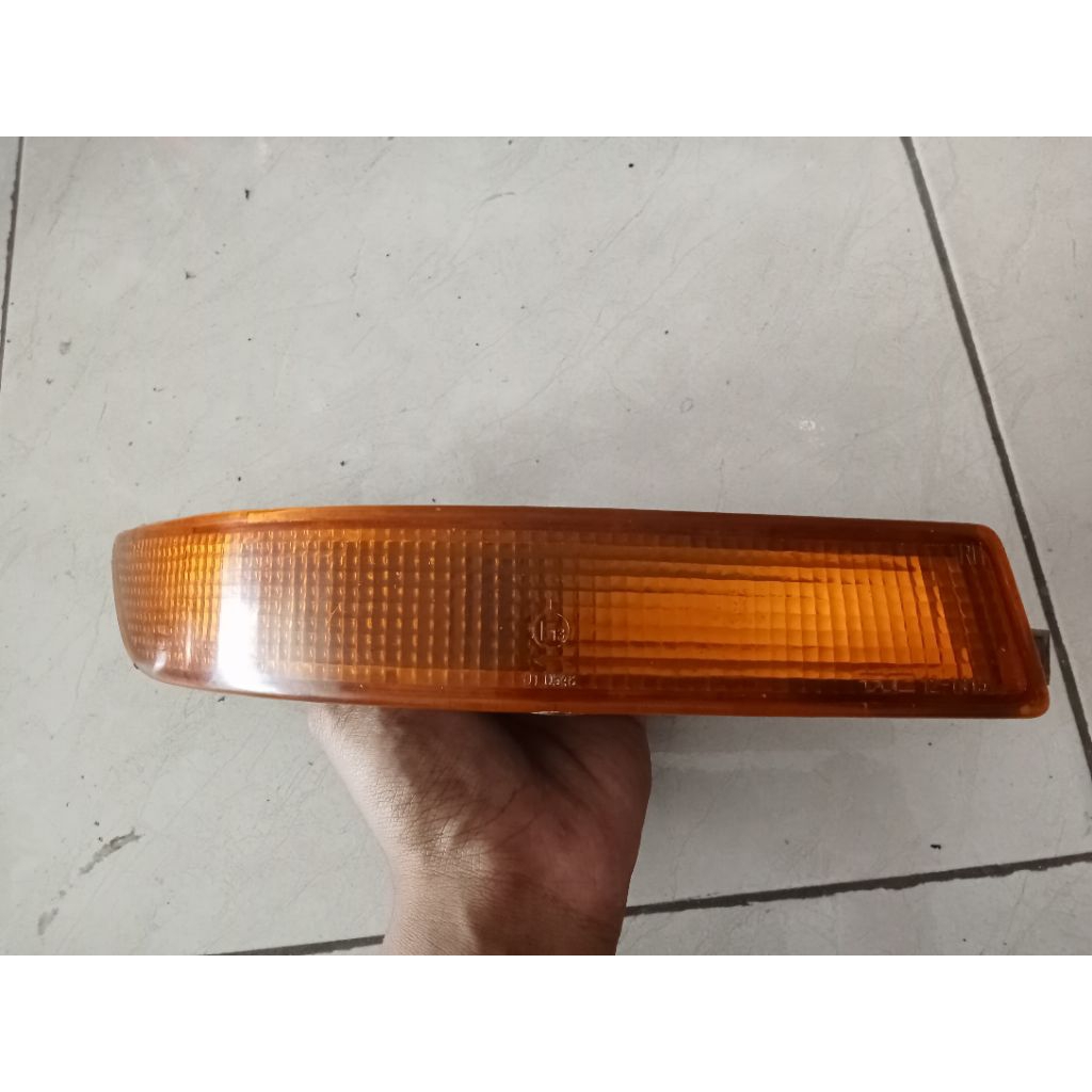 Lampu sen bemper depan Corolla great kanan