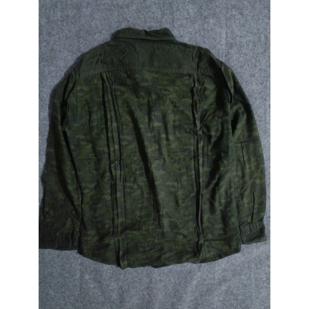 Kemeja Uniqlo Camo