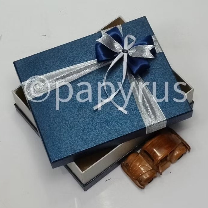 

PAPYRUS Sandwich 22,5x27,5 Tinggi 8cm Kotak Kado Gift Box Hadiah V3