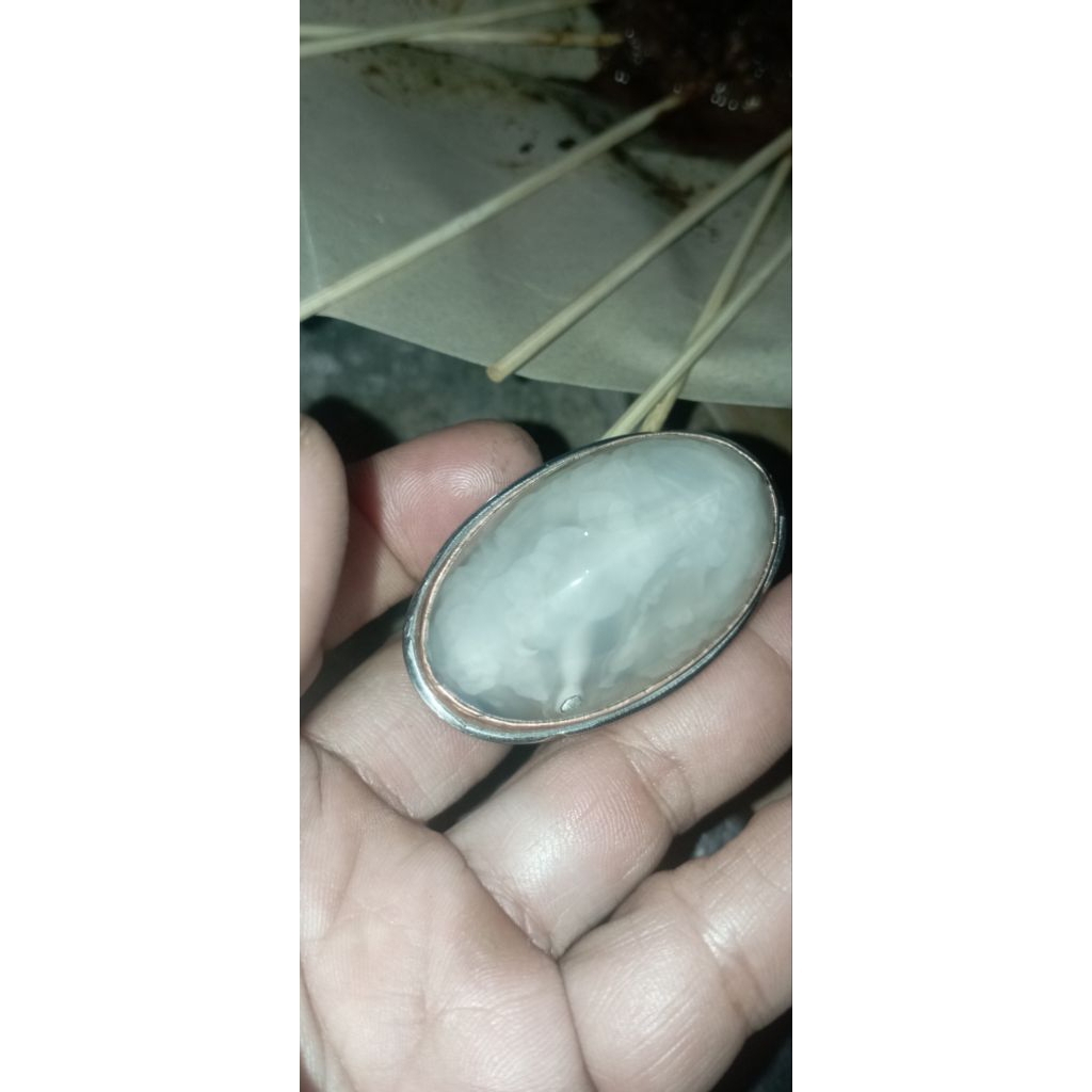 batu pandan semu