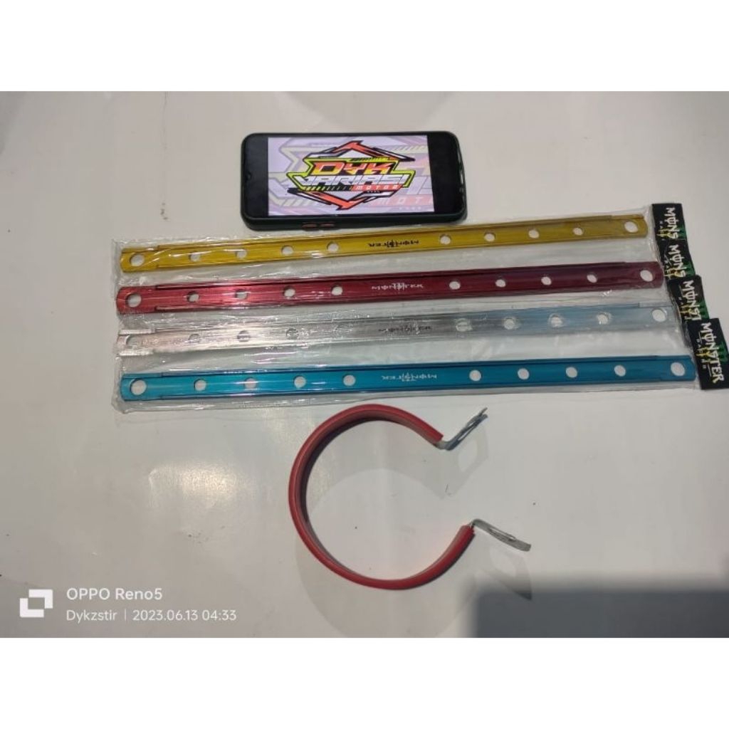 

Pangkon kenalpot penggaris + klem warna merah satu set pangkon kenalpot model penggaris warna panjang 37 cm