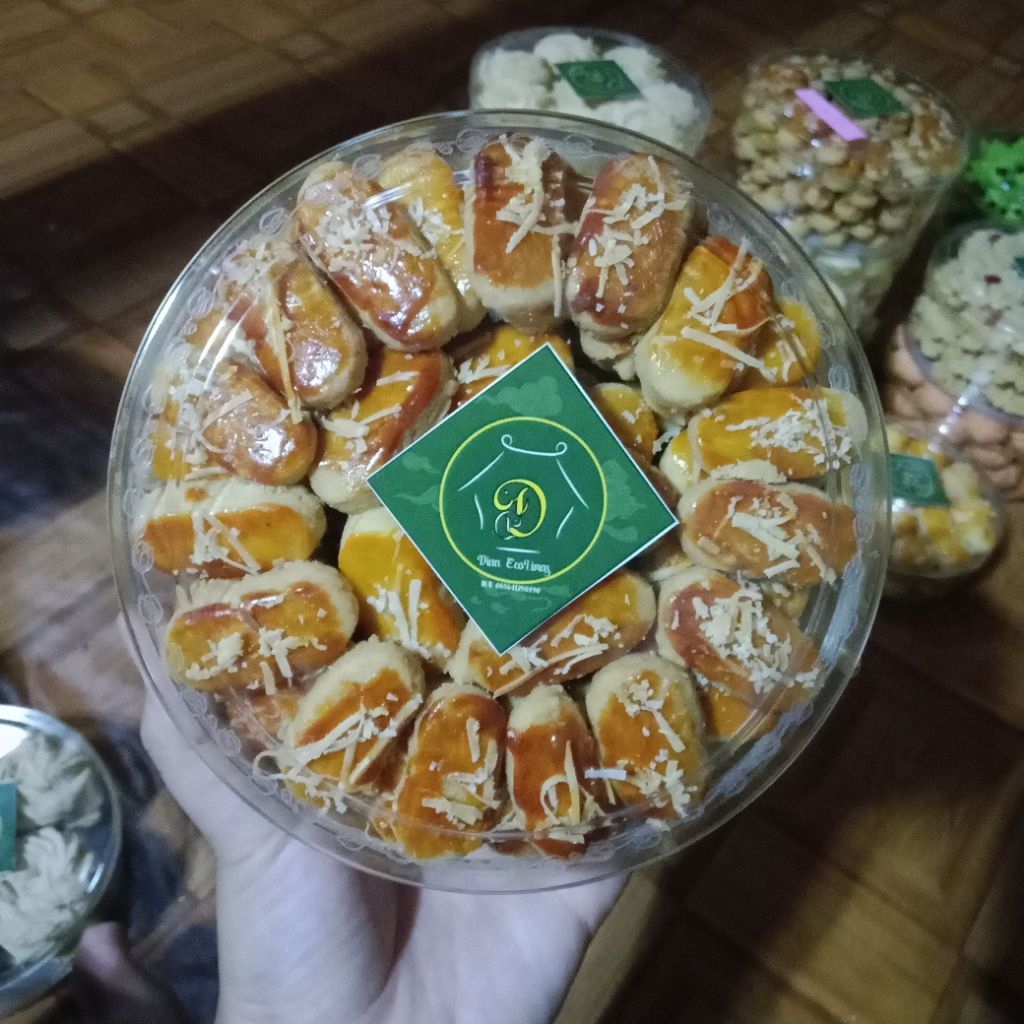 

kue kastengel / kue kering / kue lebaran ukuran toples 500gr, 250gr, dan 800ml