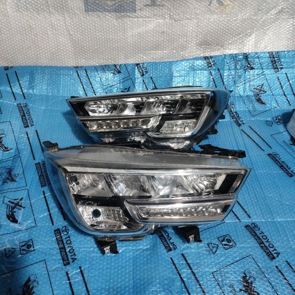 Headlamp Lampu Depan Suzuki XL7 (XL-7) original