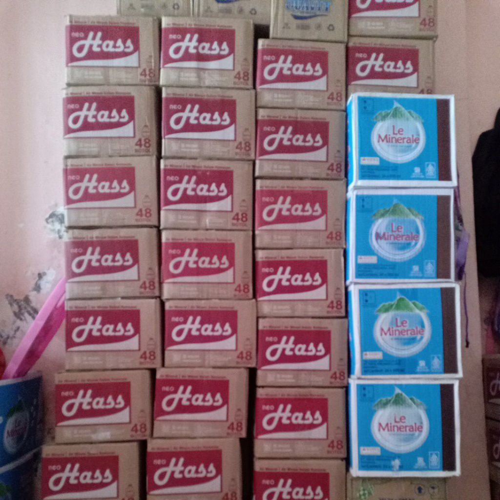 

cube imut neo hass mini/air mineral hass mini/cube lucu (1dus isi 48 botol) ukuran 1botol 188ml