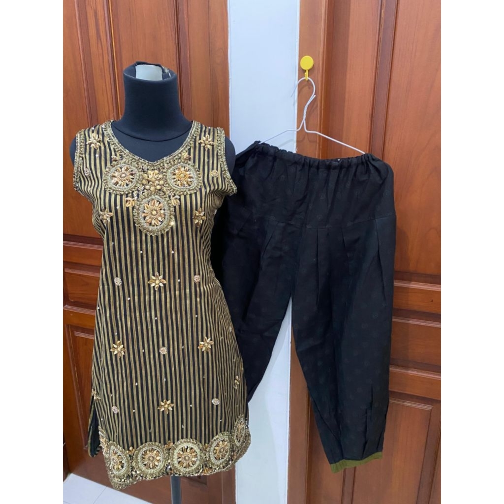 KURTI + CELANA HITAM (PL)