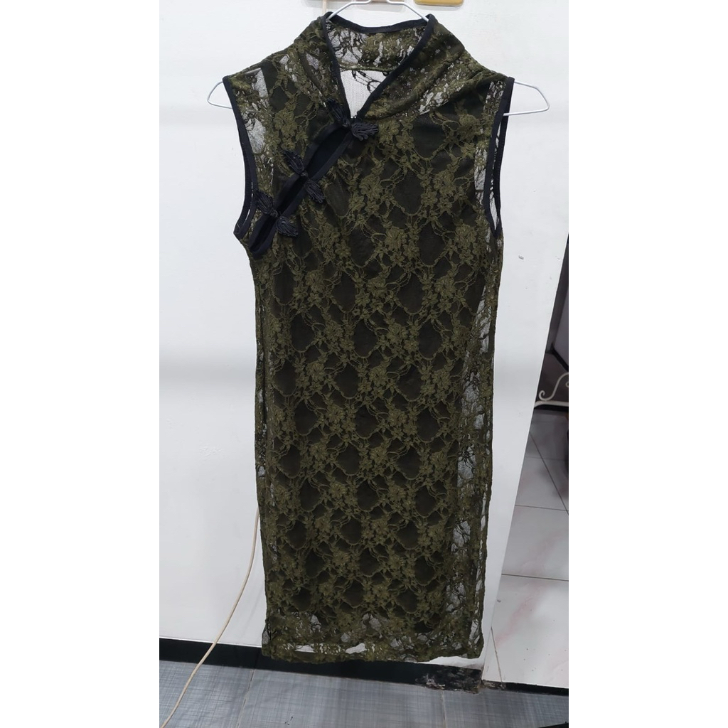 Cheongsam hijau army kutung brukat