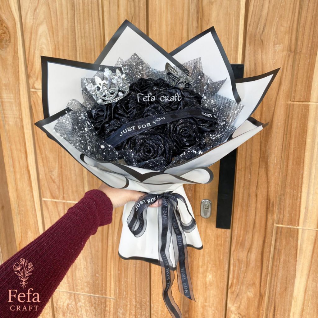 

BUKET BUNGA MAWAR PITA SATIN / ORGANDI 11 & 7 TANGKAI DENGAN PITA 4CM