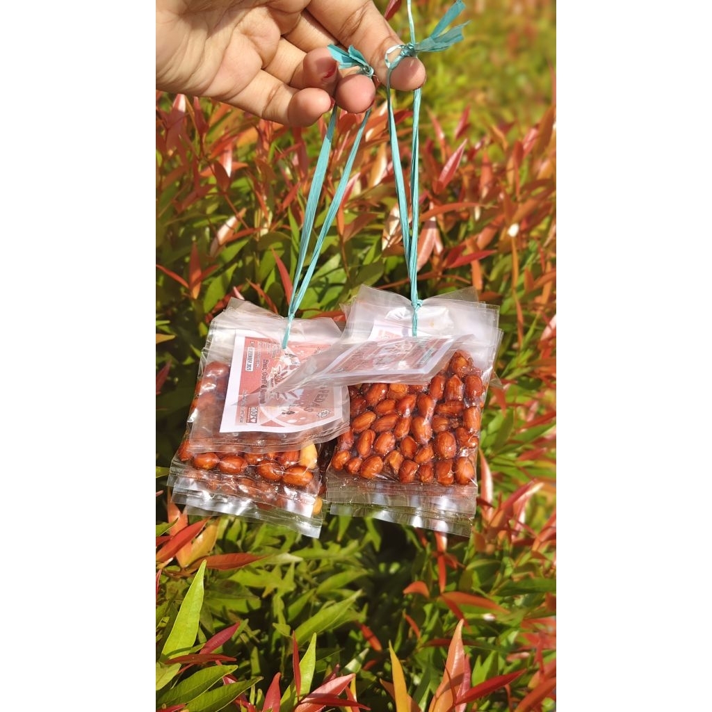 

kacang balado pedas manis isi 50 biji