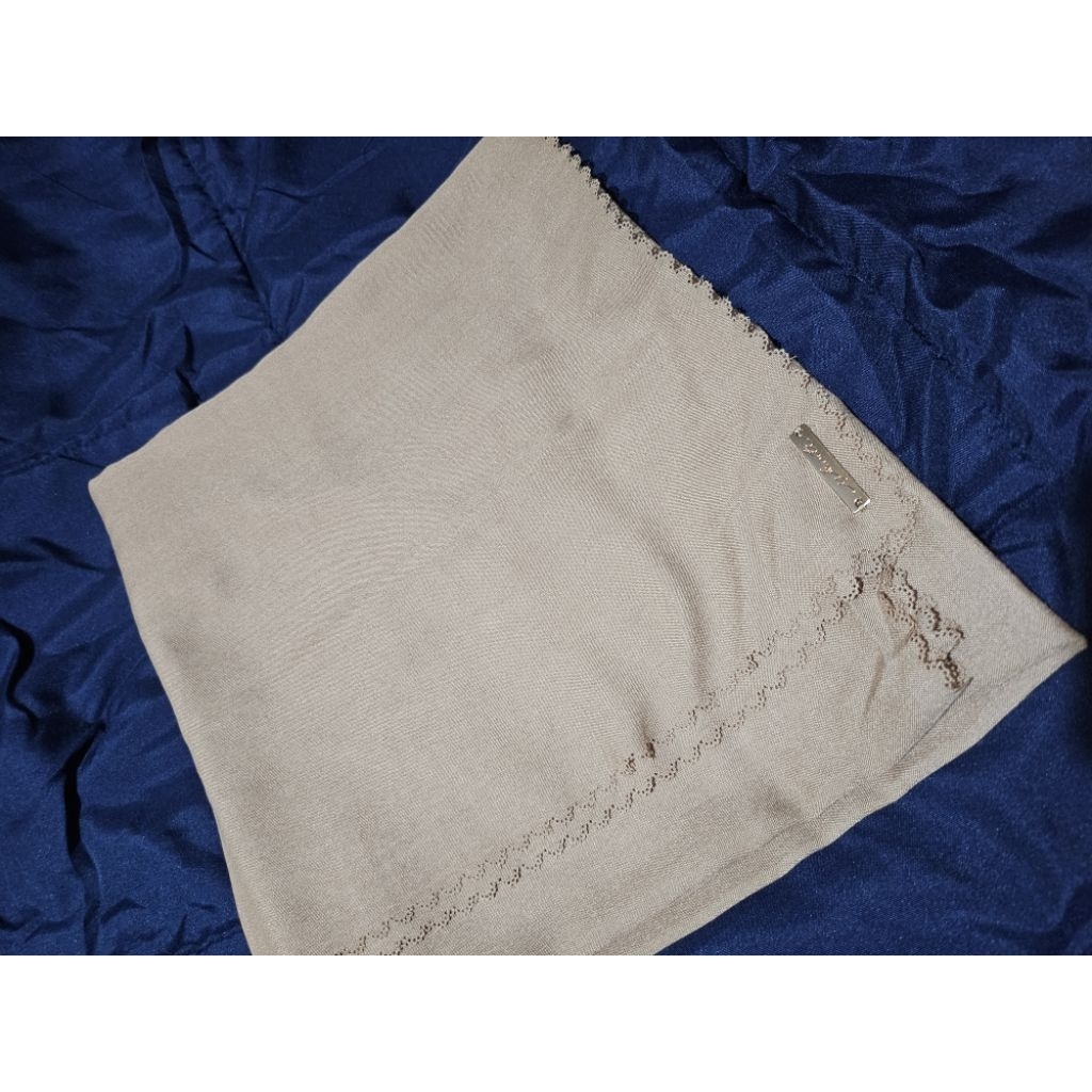 Preloved ISKANTI scarf - coklat