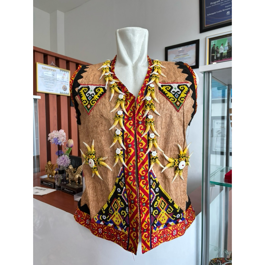 Manika Kaltim - Baju Rompi / Rumpi Cowok Kulit Kayu Baju Adat Dayak Khas Kalimantan
