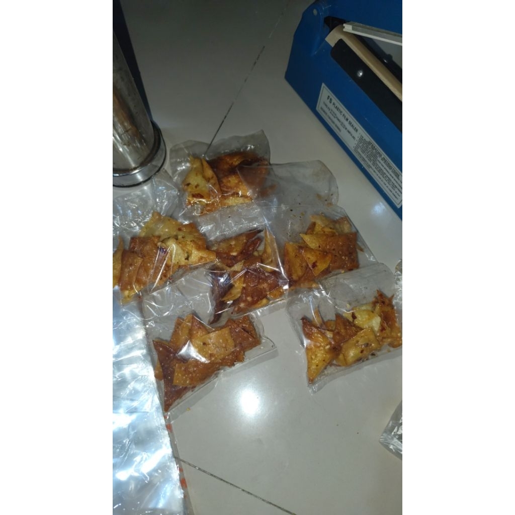 

JAJAN KRUPUK PANGSIT CHILI OIL