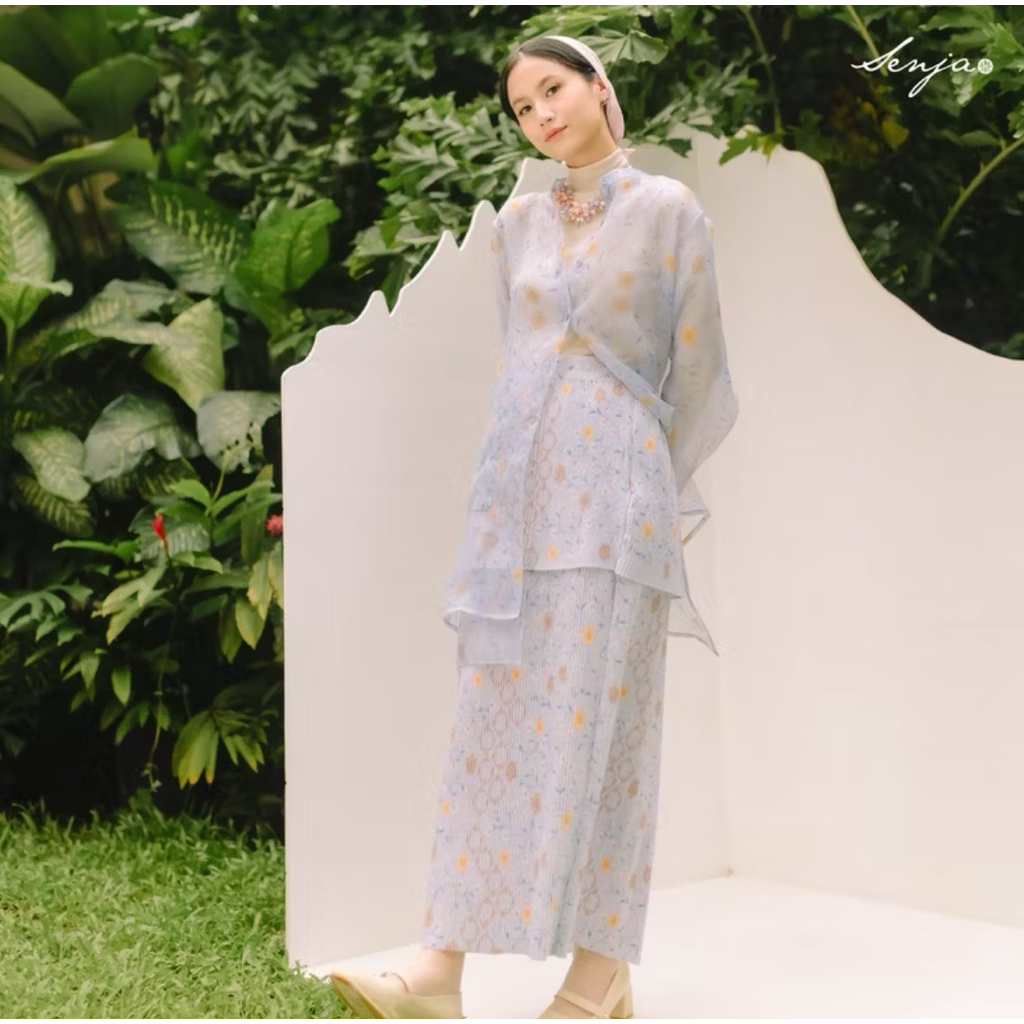 [PRELOVED] SET Senja.id Teduh Series Atasan Wanita Kemeja Organza & Bawahan Wanita Rok Pleats
