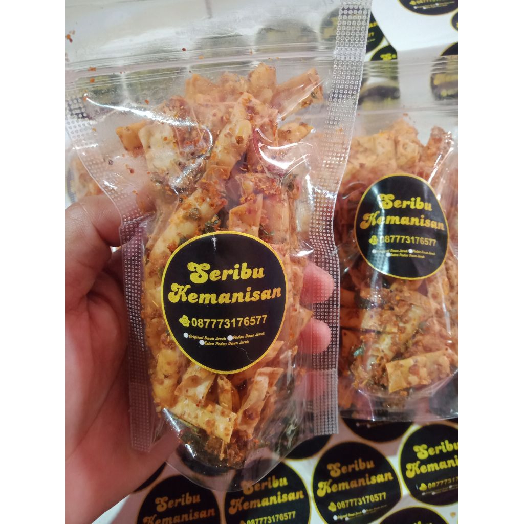 

pangsit pedas daun jeruk bumbu glabed / pangsit goreng pedas daun jeruk