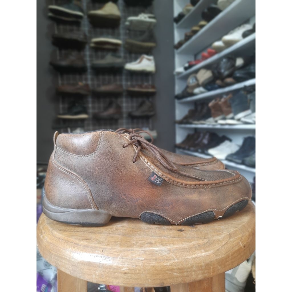 Sepatu wallabees JUSTIN size 45