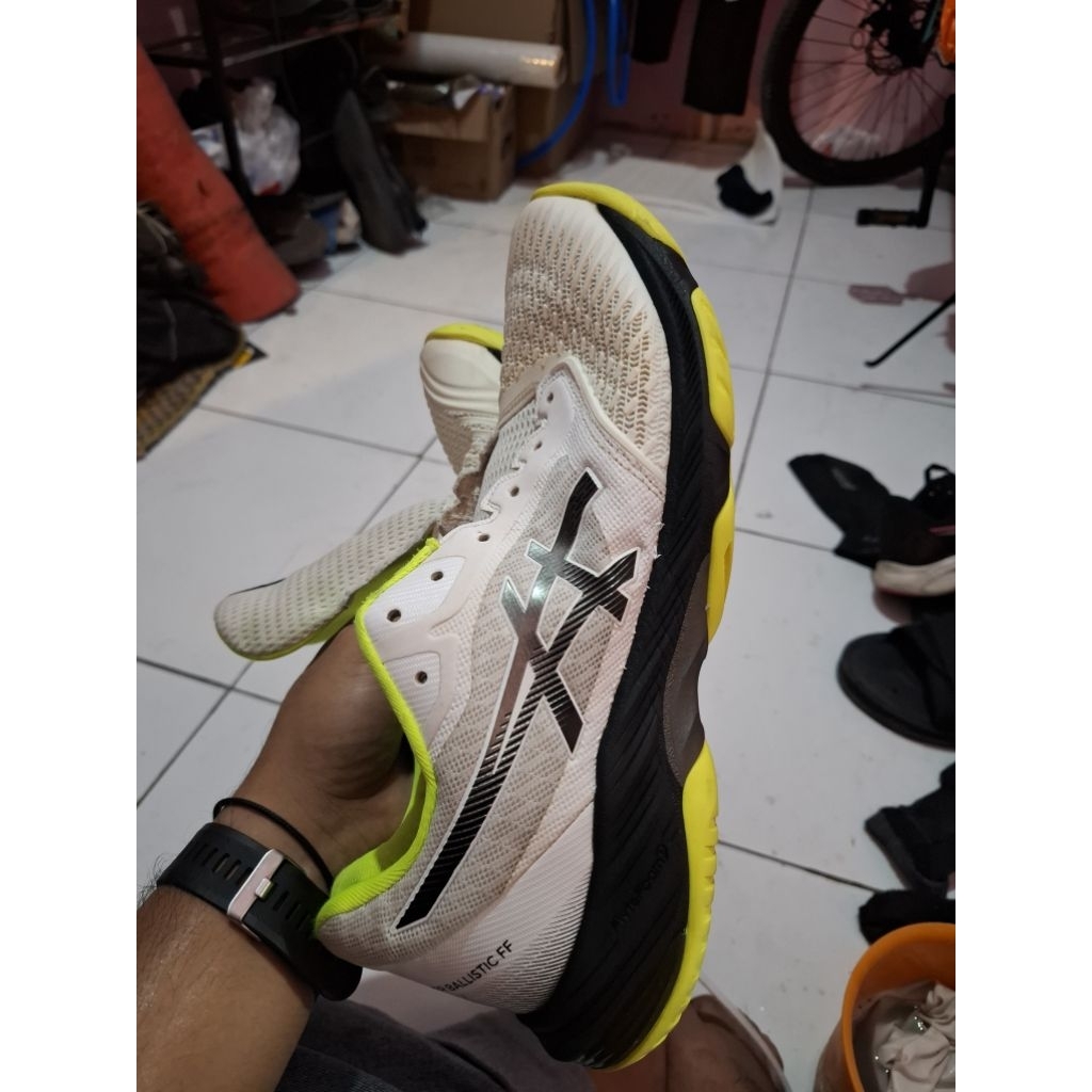 sepatu volly/badminton second