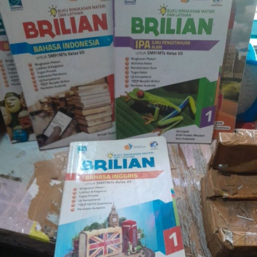 BUKU BRILIAN BAHASA INGGRIS, BAHASA INDONESIA, IPA, ILMU PENGETAHUAN ALAM  DAN PPKN UNTUK SMP KELAS 