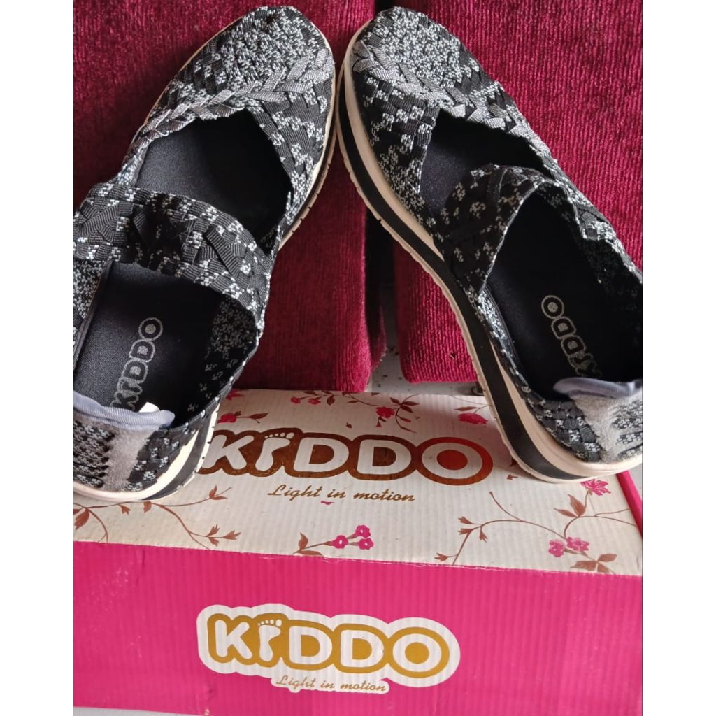 Sepatu rajut KIDDO size 38 preloved,TURUN HARGAAAA, SCDD, Murah ajaa... FREE POUCH KOSMETIK/TAS SLIN