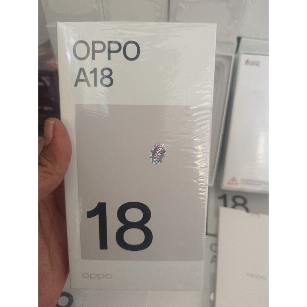 

dus box hp oppoA18 barang original 100%barang sesuai di poto/vidiodus box di tempel setiker 100% original