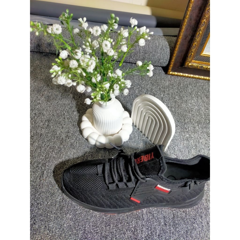 Yiberly Sepatu Sneakers Pria