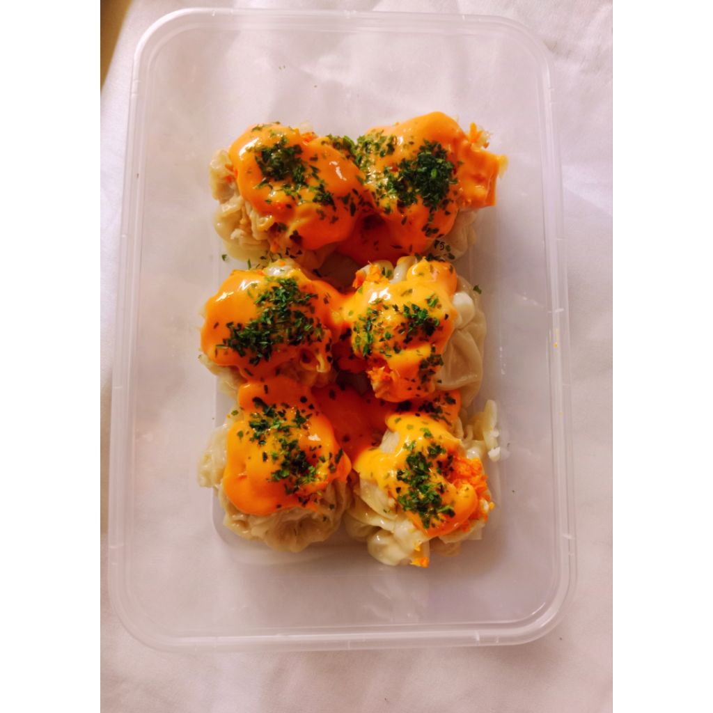 

Dimsum Frozen isi 6 Topping keju + saus mentai + Chili Oil dan taburan nori
