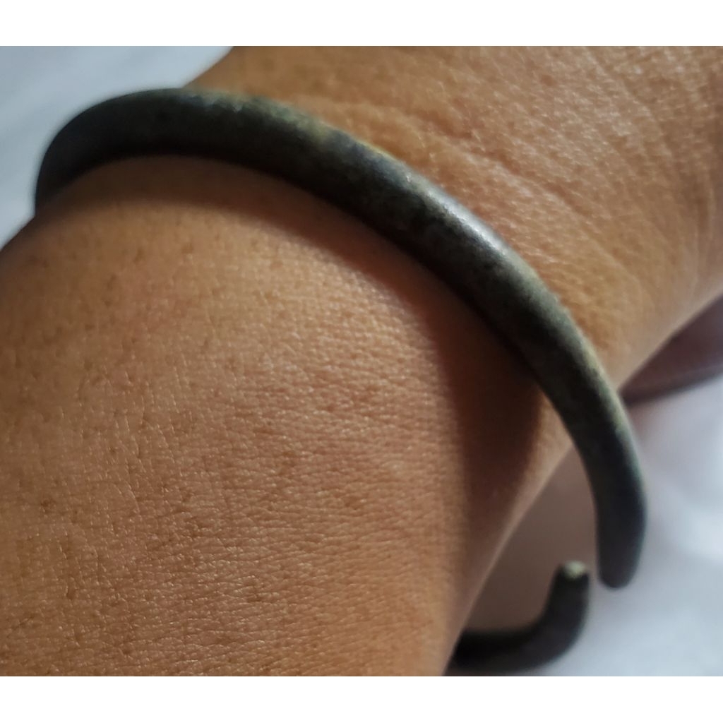 1 biji gelang kuningan unik & kuno temuan sungai untuk koleksi/hiasan/pajangan/dll.