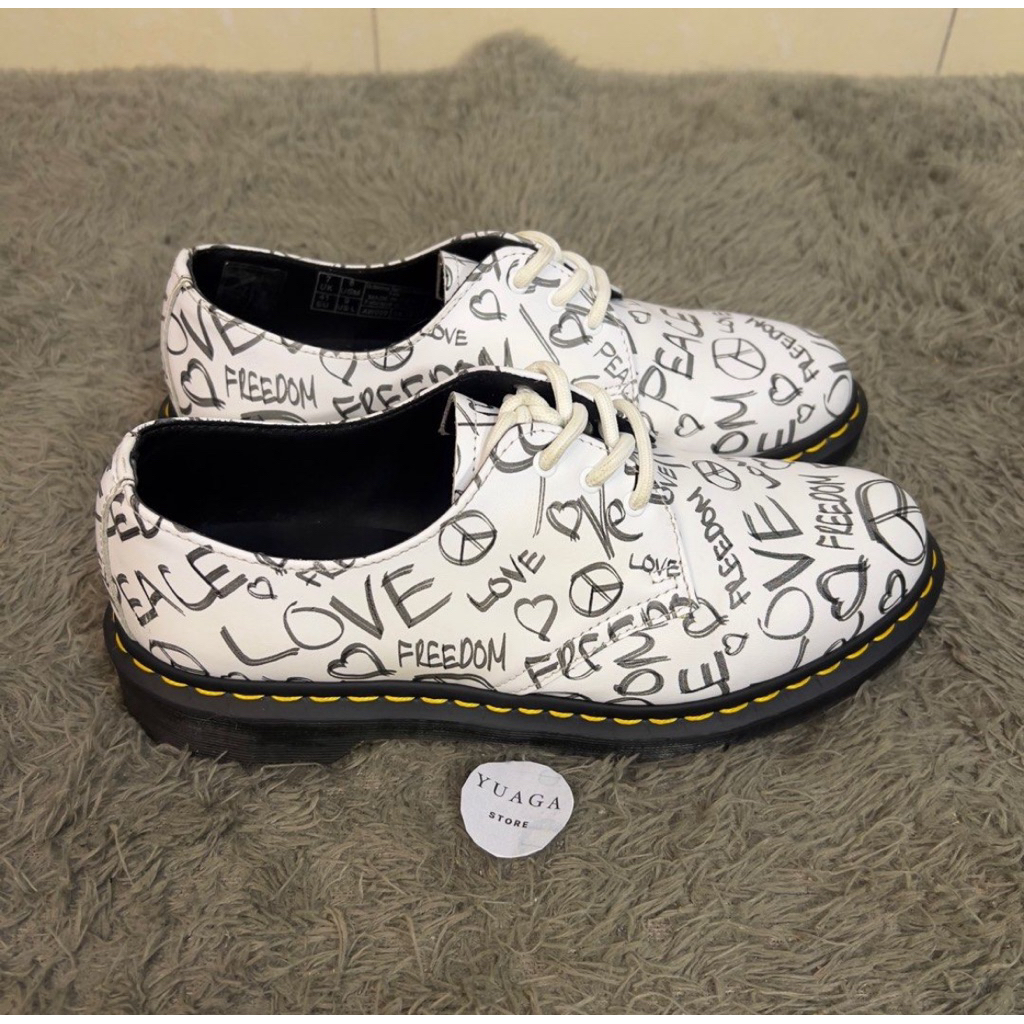 (Size 41) Dr Martens 1461 script white Original