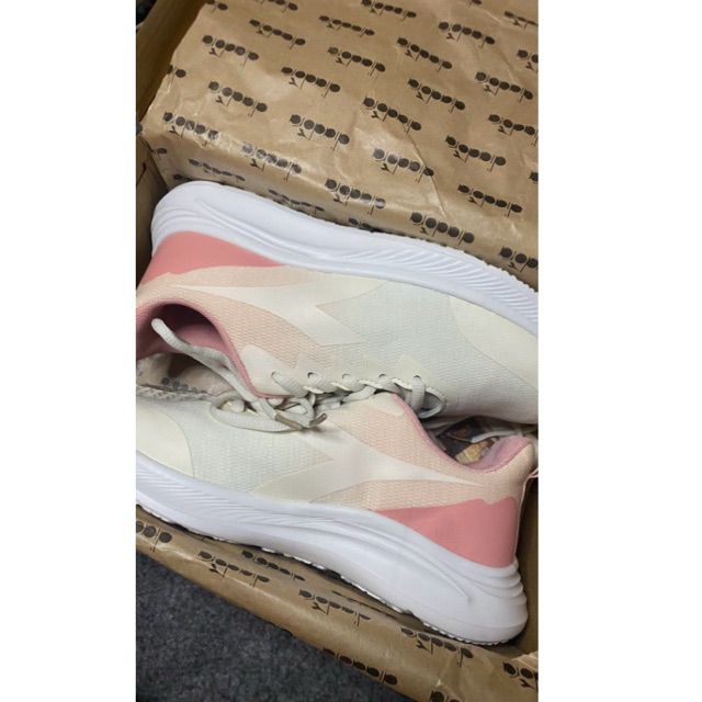 sepatu diadora pink putih