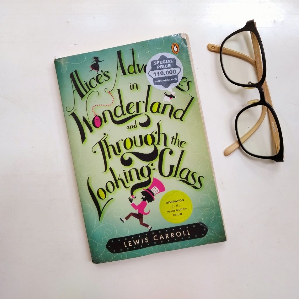 Novel klasik import Alice's Adventures in Wonderland and Through the Looking-Glass - Lewis Caroll Pe