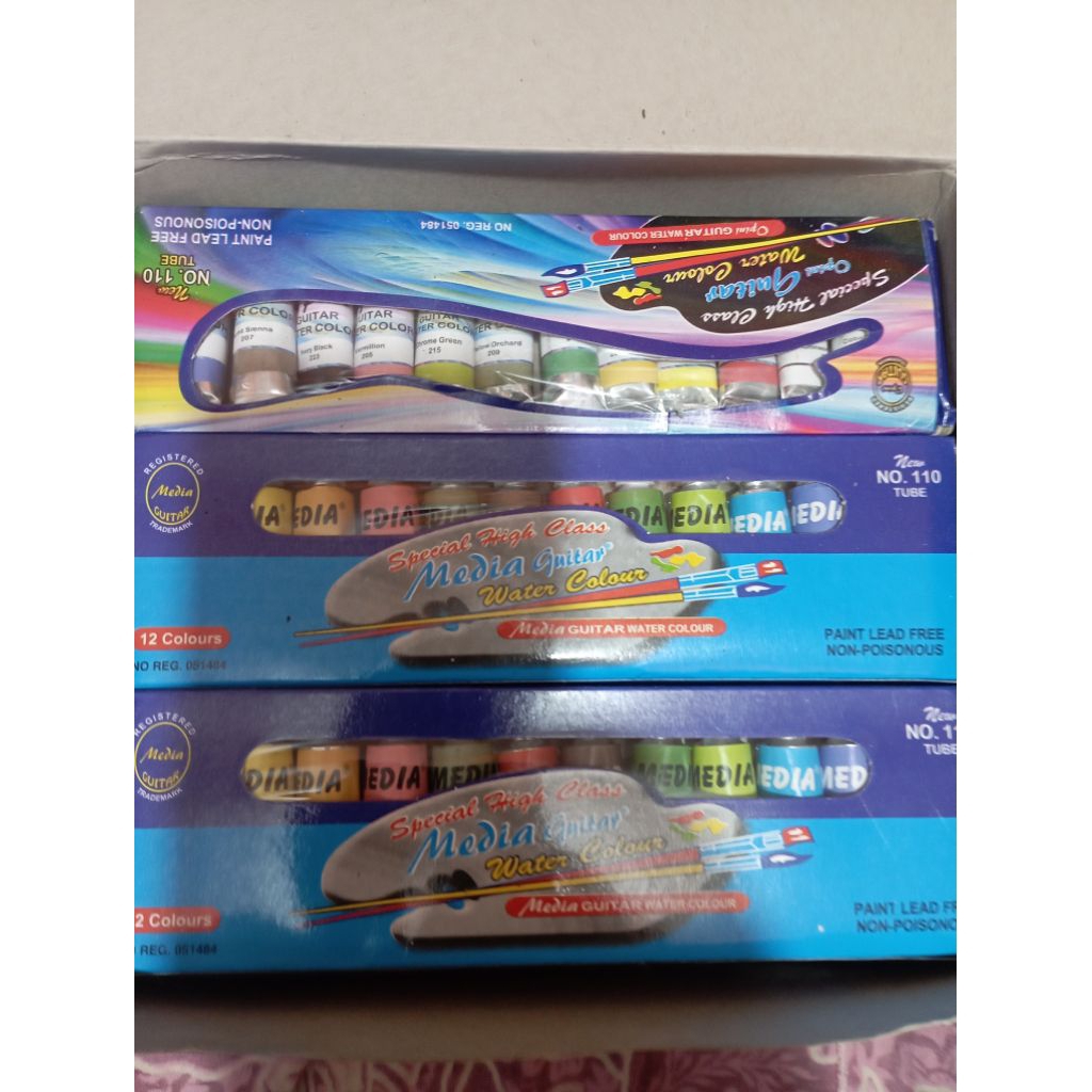 

cat air prakarya media guitar No 110 1pak 12 warna