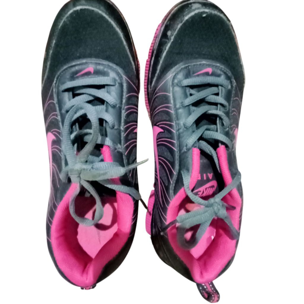 Preloved Sepatu Cewek Nike Air max 37