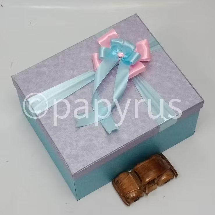 

PAPYRUS Kombinasi 25x30 Tinggi 15cm Kotak Kado Gift Box Hadiah V3