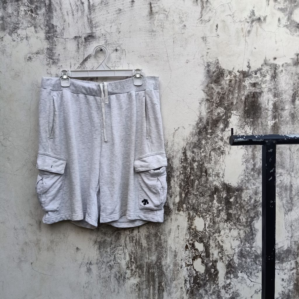 [BRAND] Descente Celana pendek cargo tebal abuabu