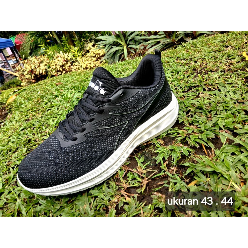 sepatu sekolah sport diadora hitam original