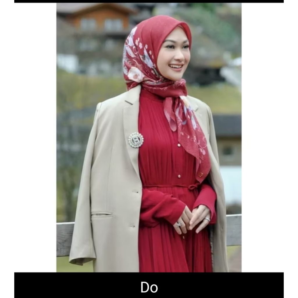 Ready buttonscarves nada series