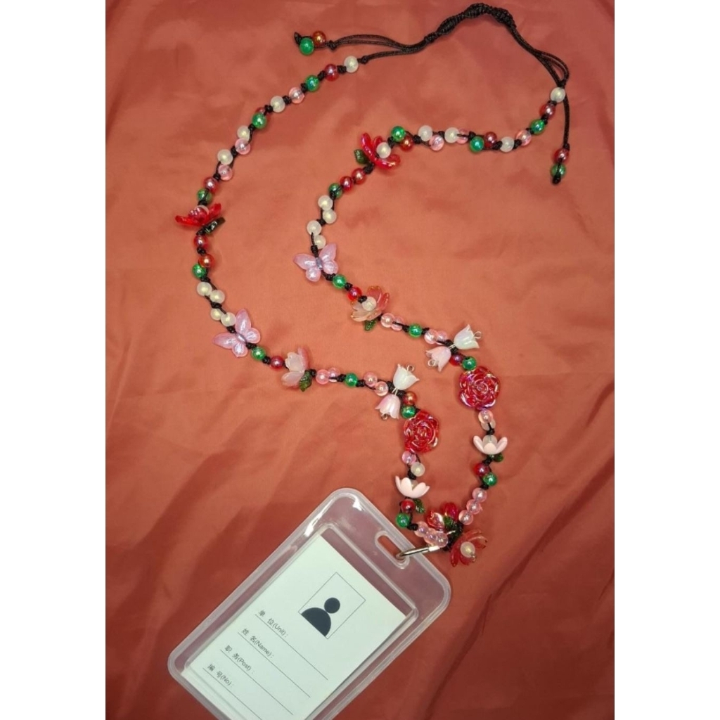 

Lanyard tali giok mawar merah