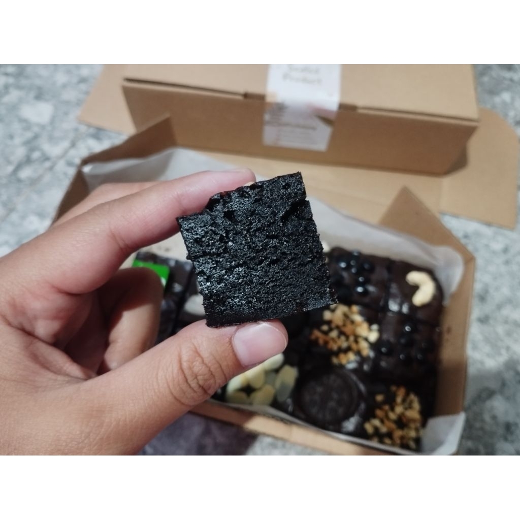 

Brownies Shiny Crust 20x10cm || Brownies Panggang || Camilan Nyoklat || Bandung