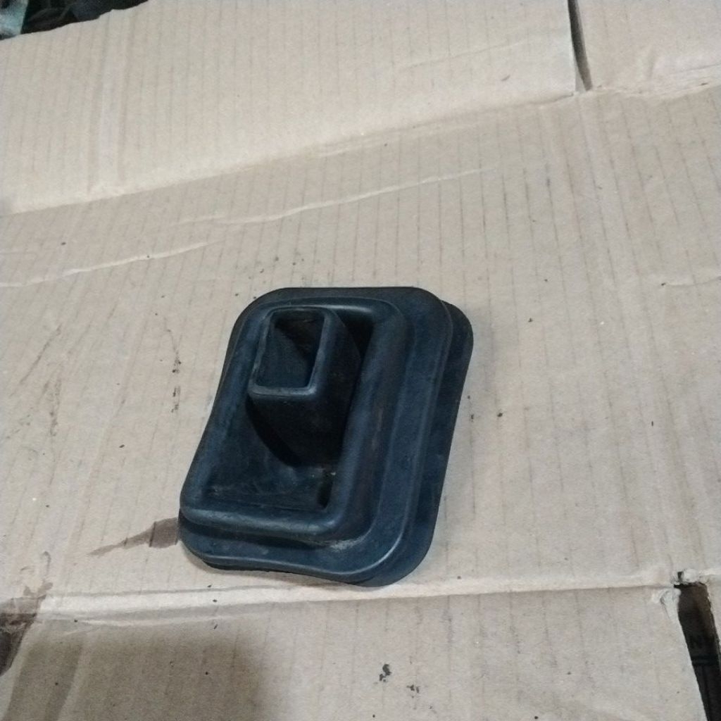 KARET GARPU KOPLING TRANSMISI MITSUBISHI L300 SOLAR KUDA SOLAR