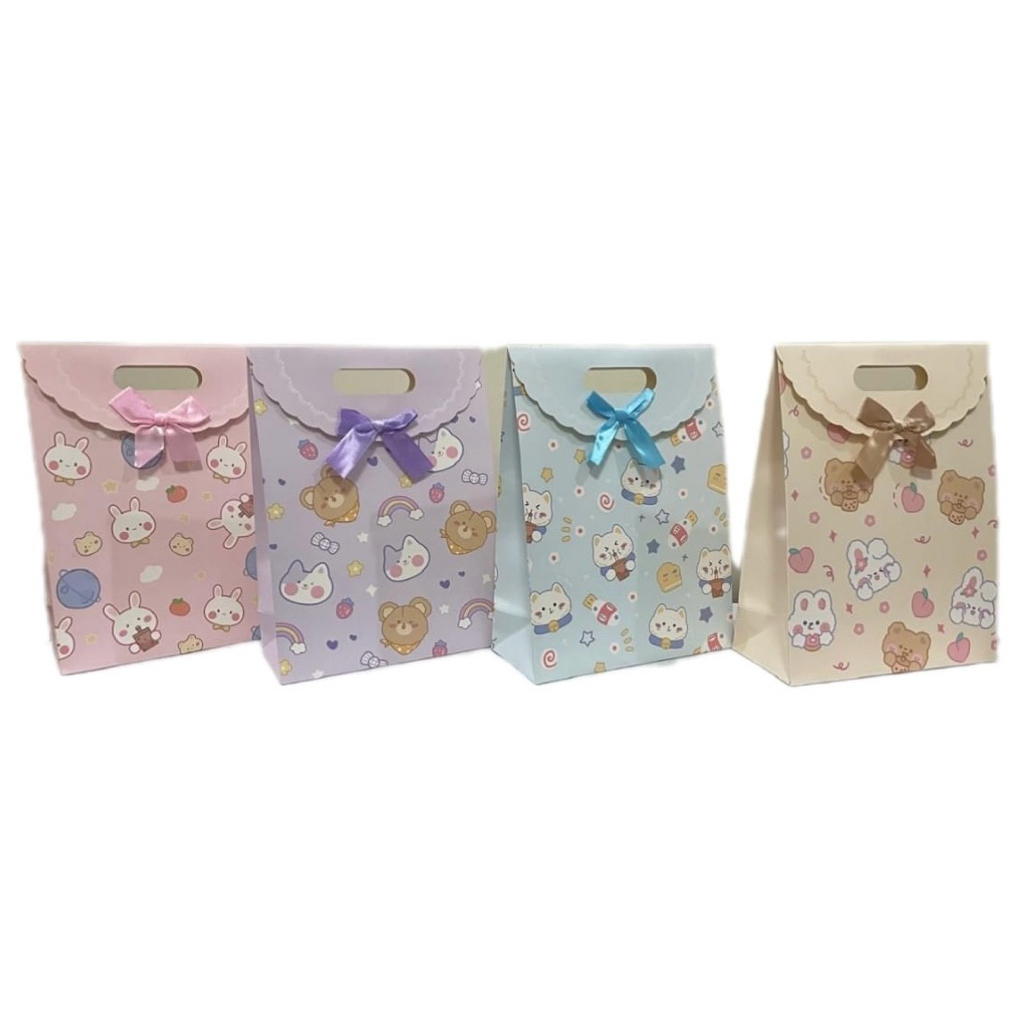 

PAPER BAG UKURAN MEDIUM / SHOPING BAG UKURAN MEDIUM / GIFT BAG SIZE M / TAS KADO UKURAN MEDIUM