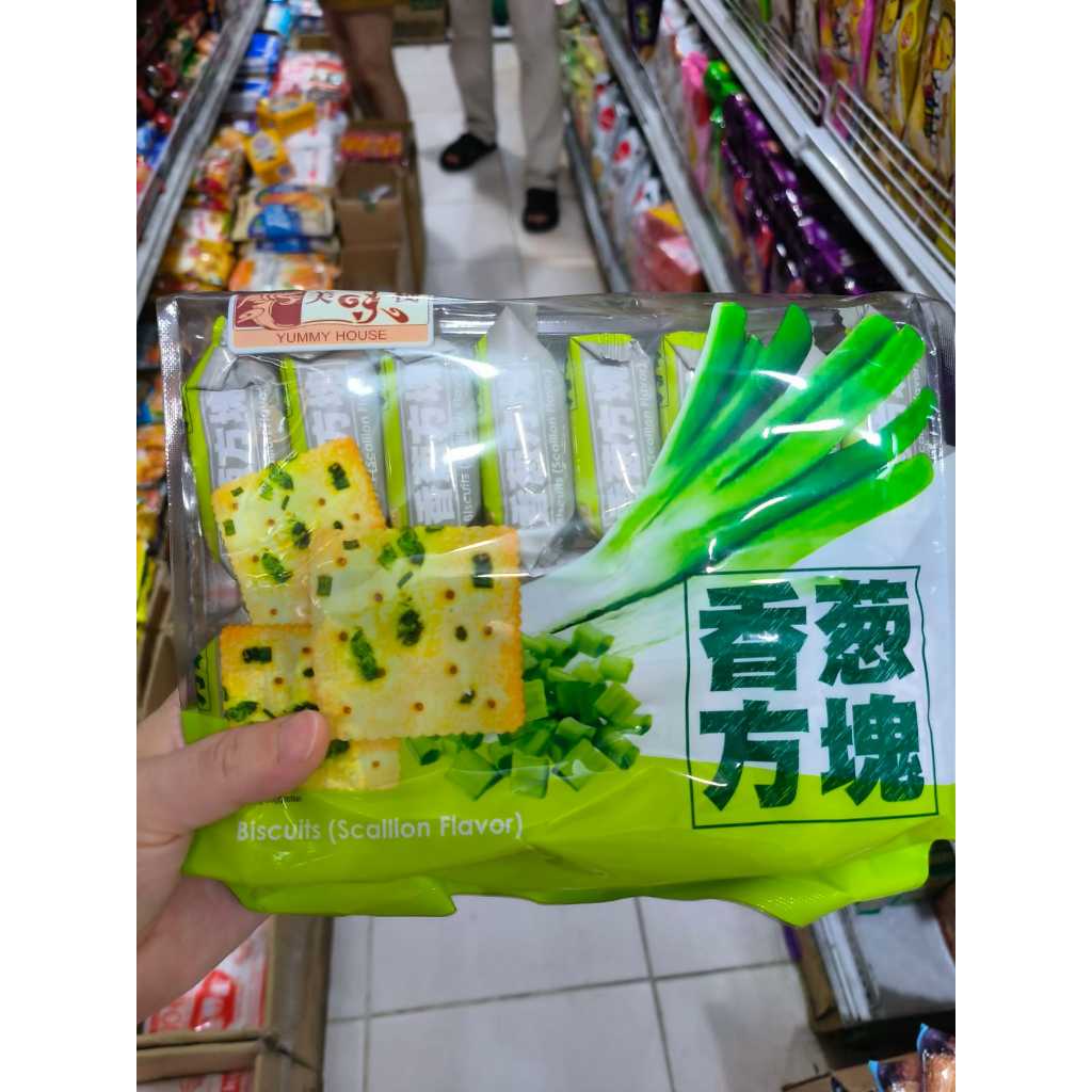 

Yummy House Biscuit Scallion Flavor 300g / Biskuit Rasa Daun Bawang