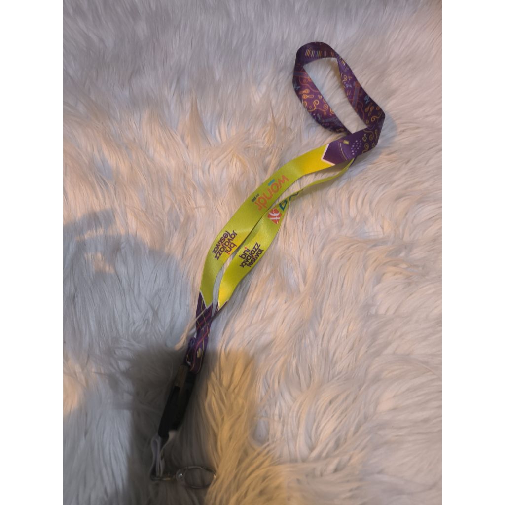 

Lanyard Ada Brand BNI