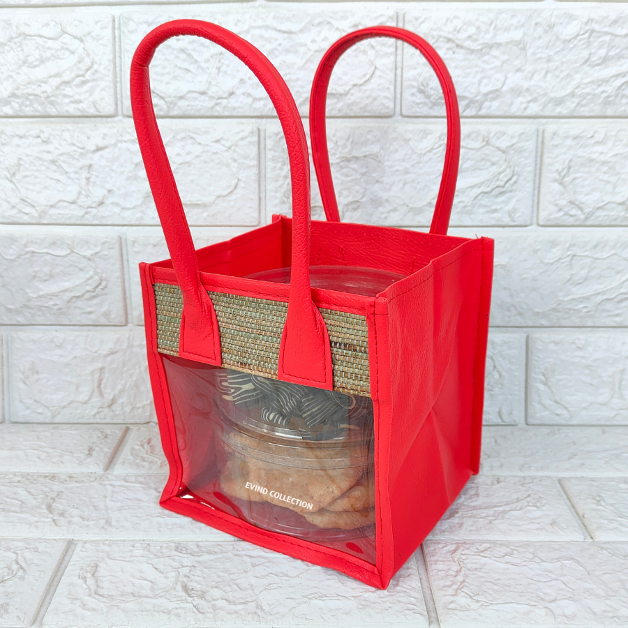 

Tas Parcel Mika Mendong (Merah) Untuk 2 Toples Biggy Keranjang Hampers Mika Transparan Hari Raya